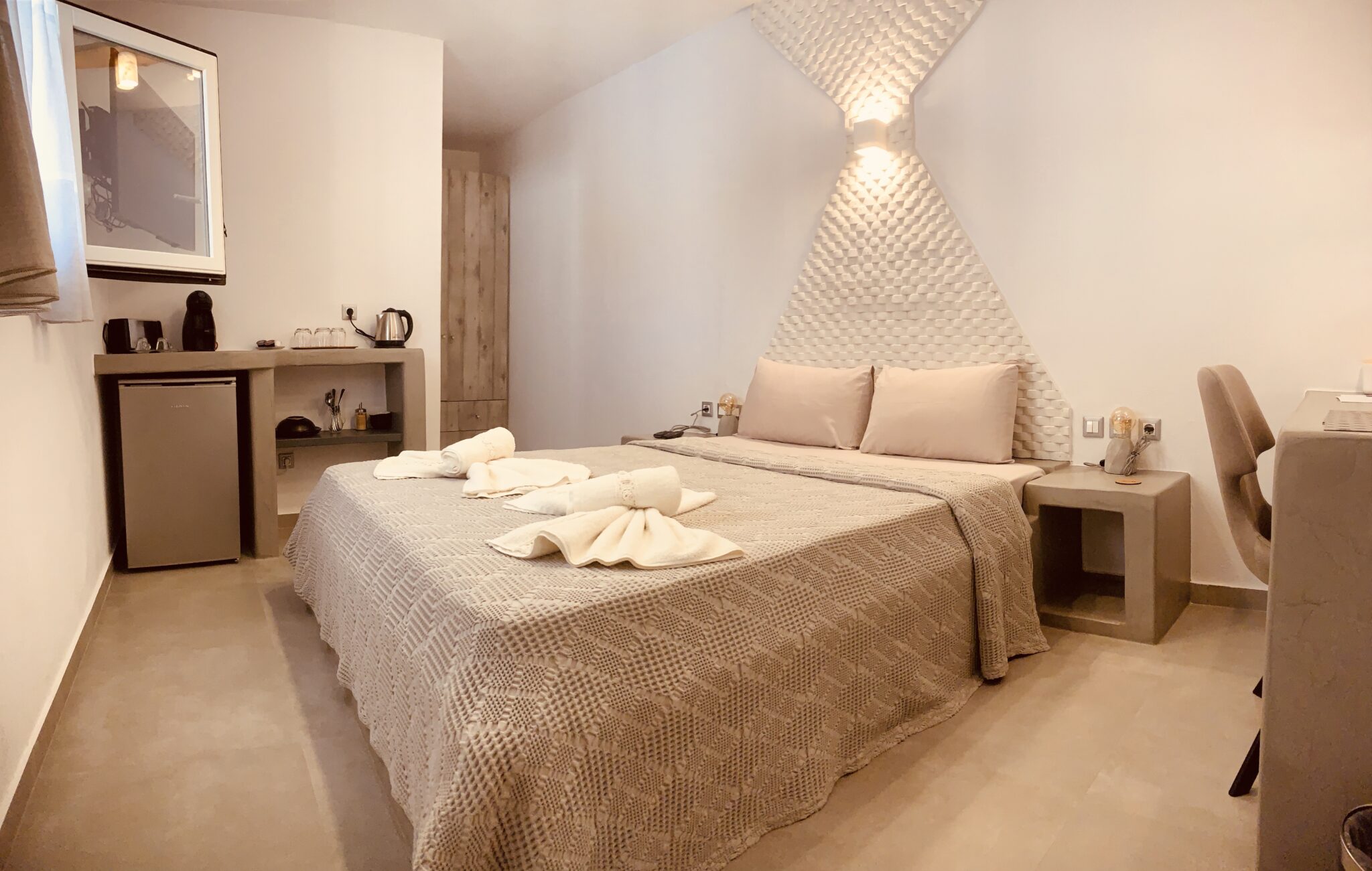 Queen-size bedroom