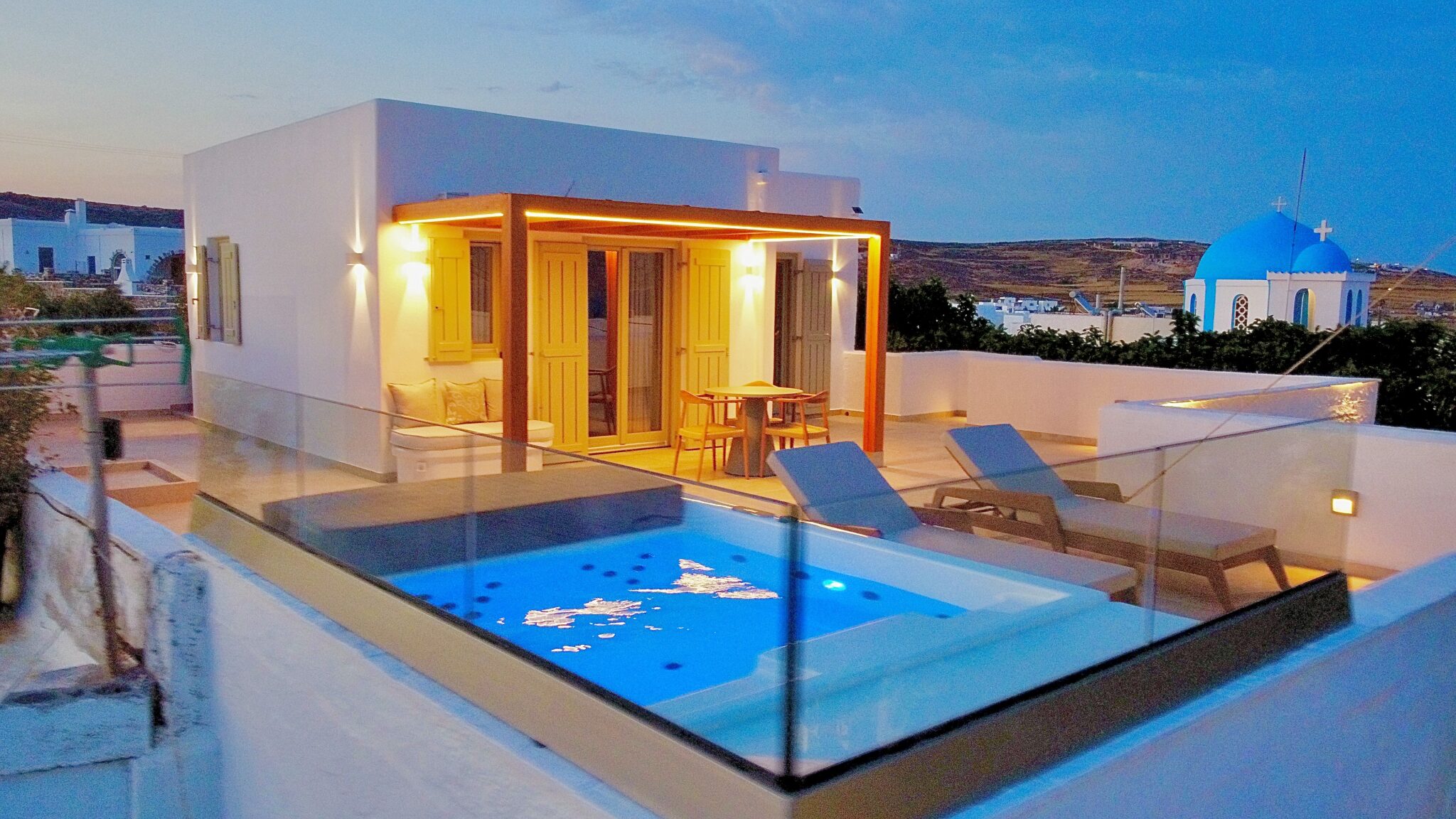 Suite with Jacuzzi – jacuzzi lit at night on the private terrace