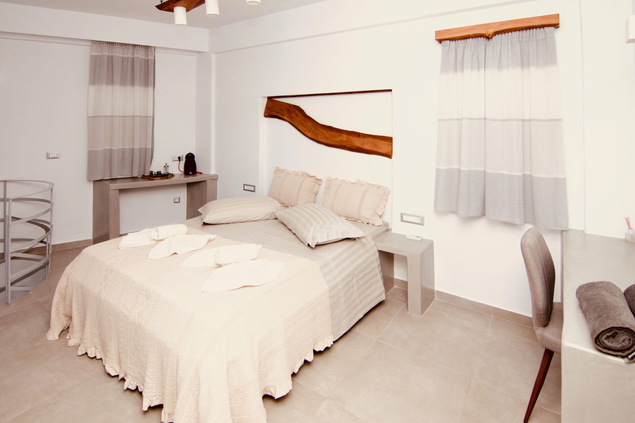 King-size bedroom