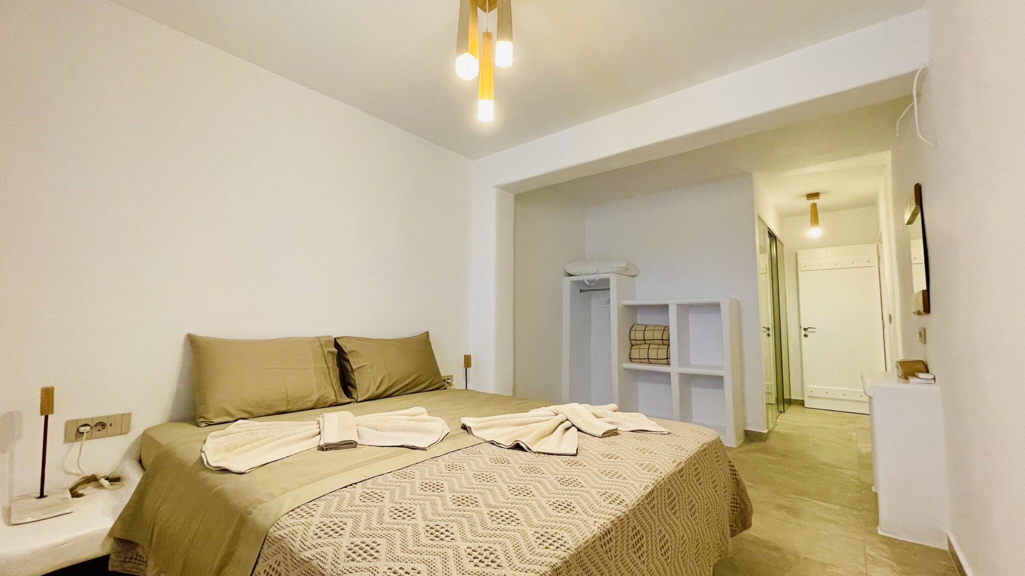 King-size bedroom with ensuite